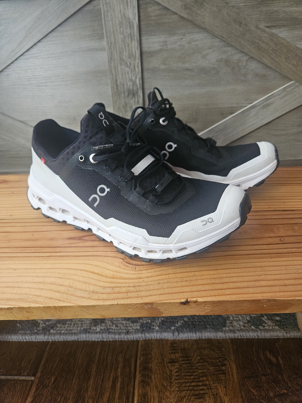 On Running Women’s Black and White Trail Sneakers By Swiss Gear